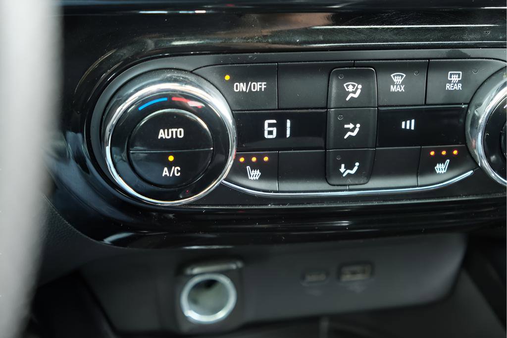 Used 2025 Chevrolet Trax RS w/ Sunroof Package image 16