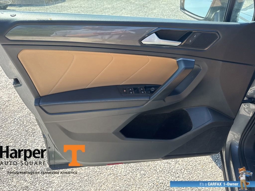 Used 2022 Volkswagen Tiguan SE w/ Panoramic Sunroof Package AWD/4WD image 18