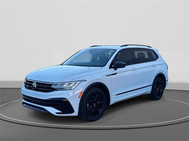 Certified 2022 Volkswagen Tiguan SE R-Line image 3