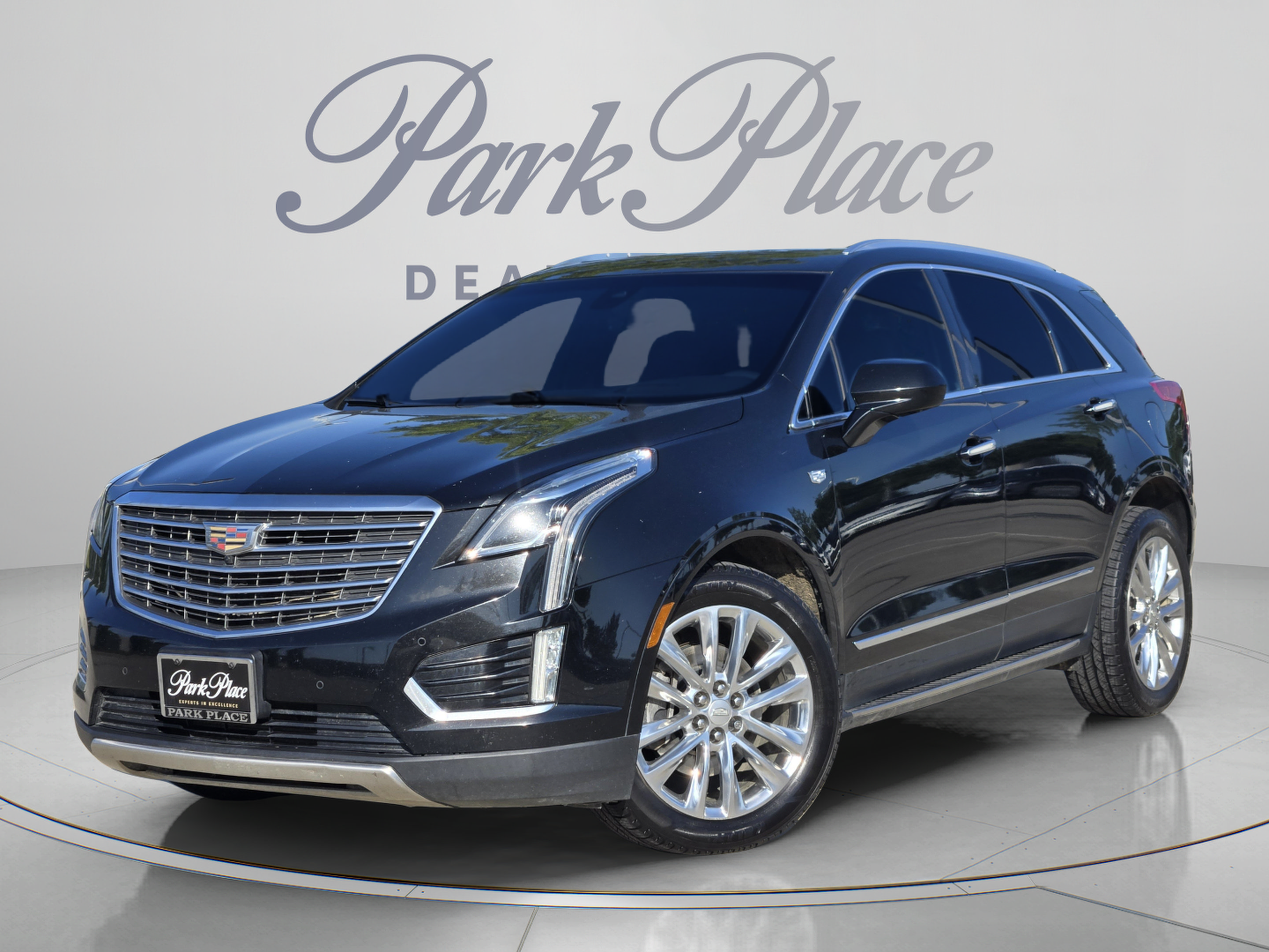 Used 2017 Cadillac XT5 Platinum AWD/4WD image 1
