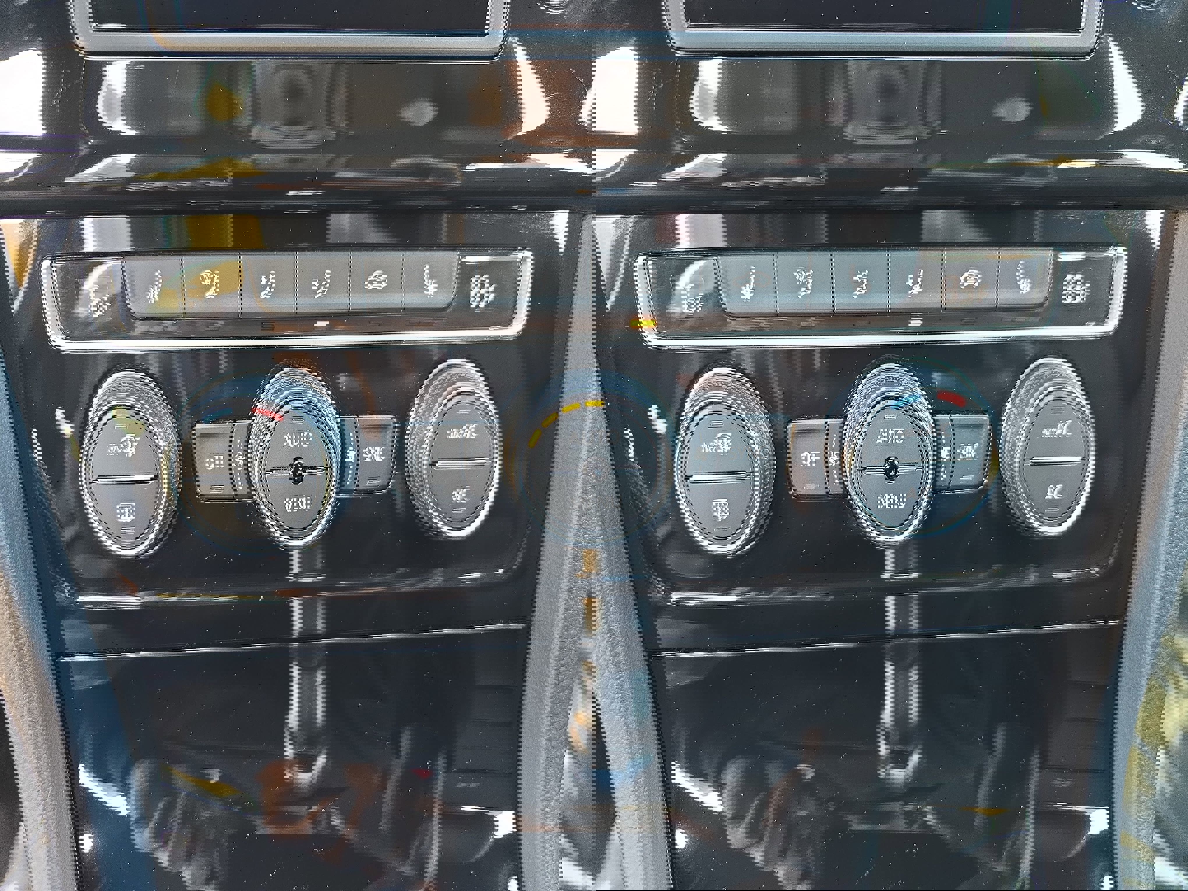 Used 2015 Volkswagen Golf R 4-Door image 25