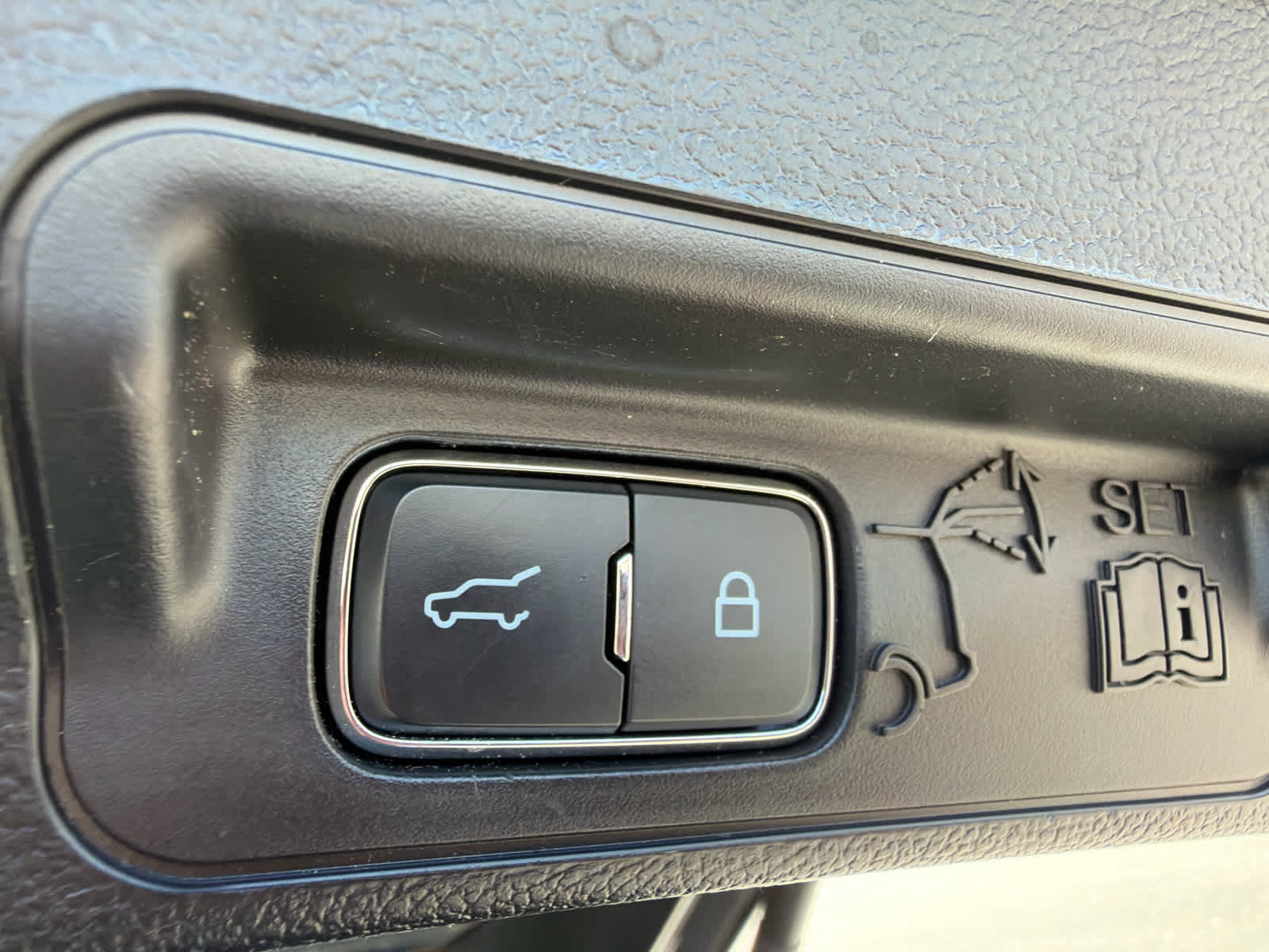 Used 2023 Ford Explorer XLT RWD image 14