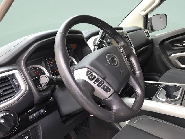 Used 2019 Nissan Titan SV w/ SV Convenience Package image 16