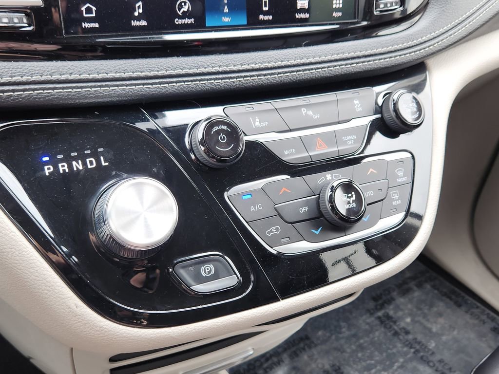 Used 2024 Chrysler Pacifica Limited FWD image 10