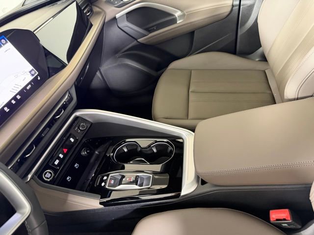 Used 2025 Audi Q5 Premium Plus w/ Premium Plus AWD/4WD image 16