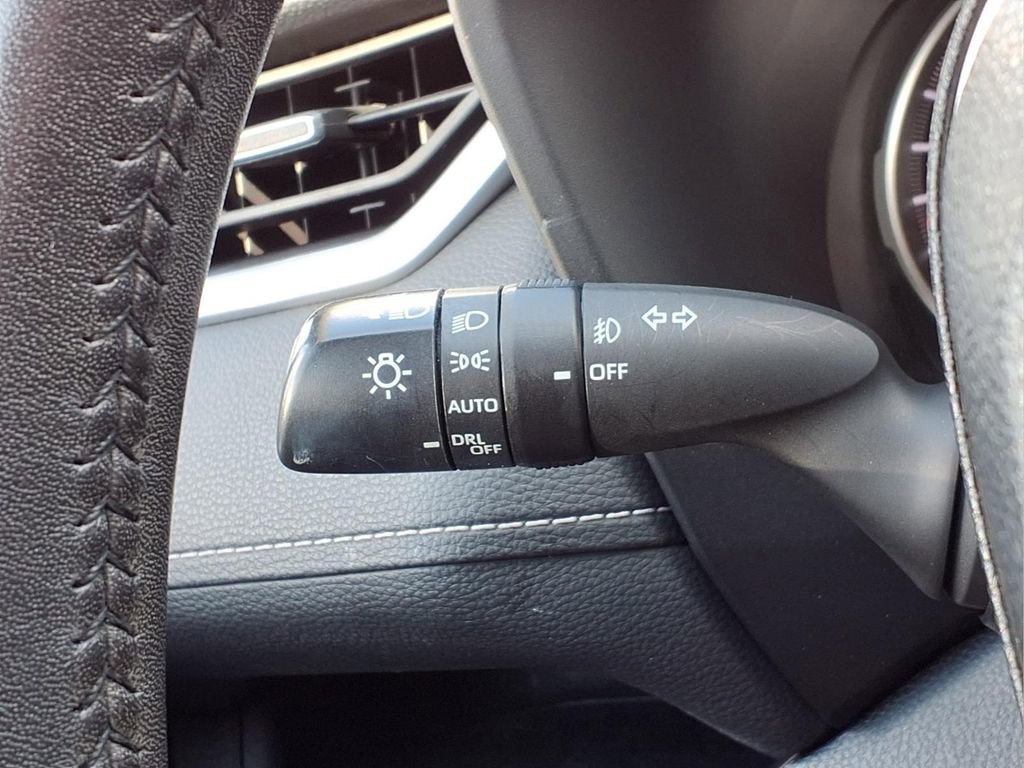 Used 2022 Toyota RAV4 XLE Premium AWD/4WD image 20