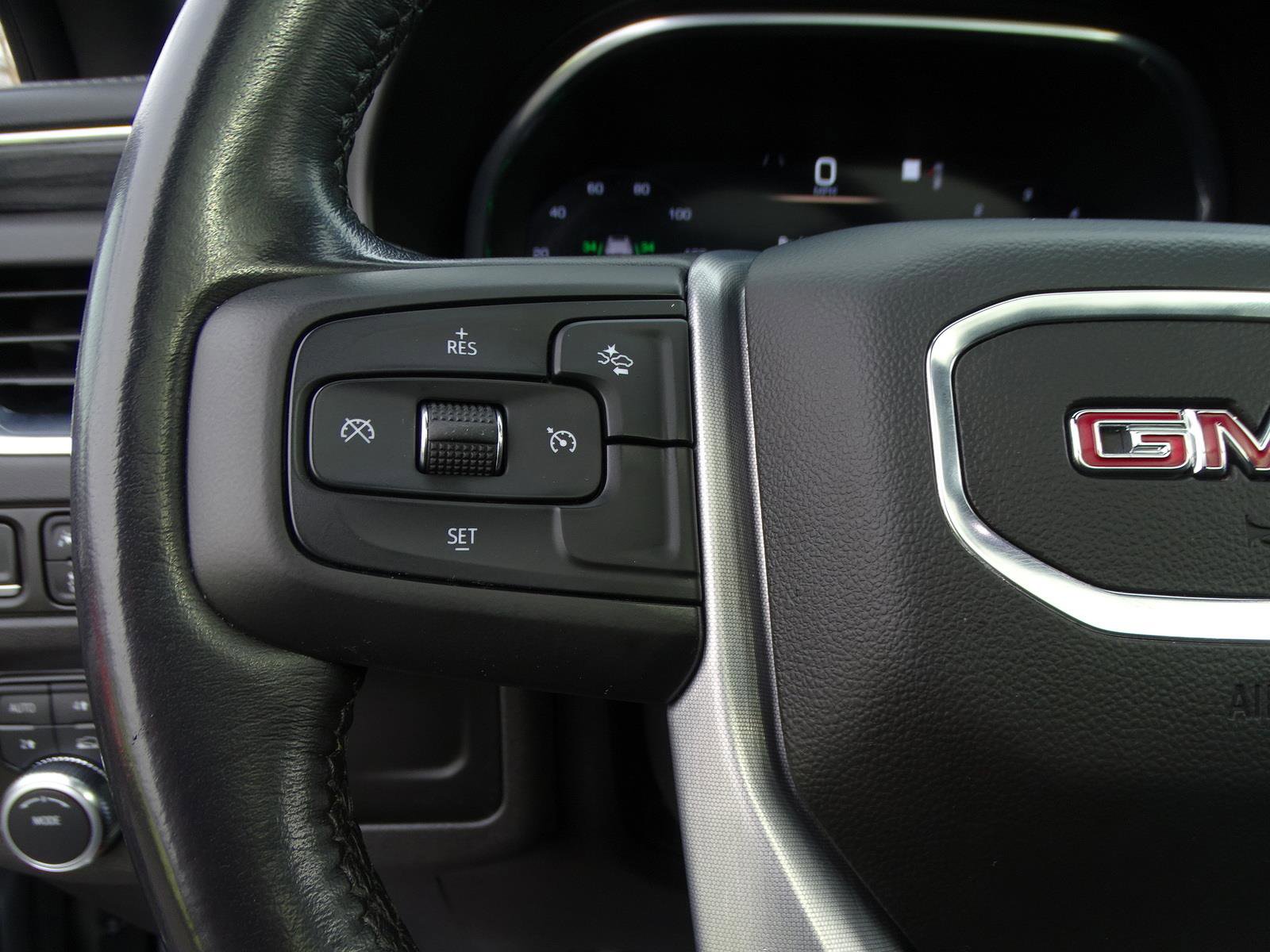 Used 2023 GMC Yukon XL SLT image 23