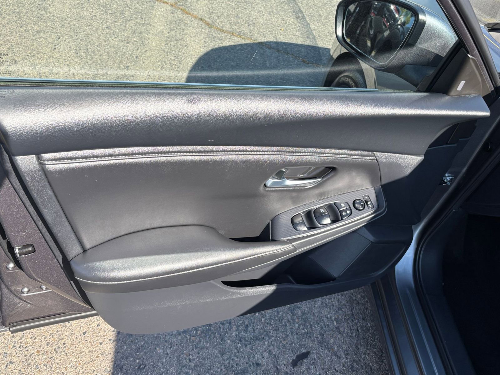 Used 2025 Nissan Sentra SV image 18