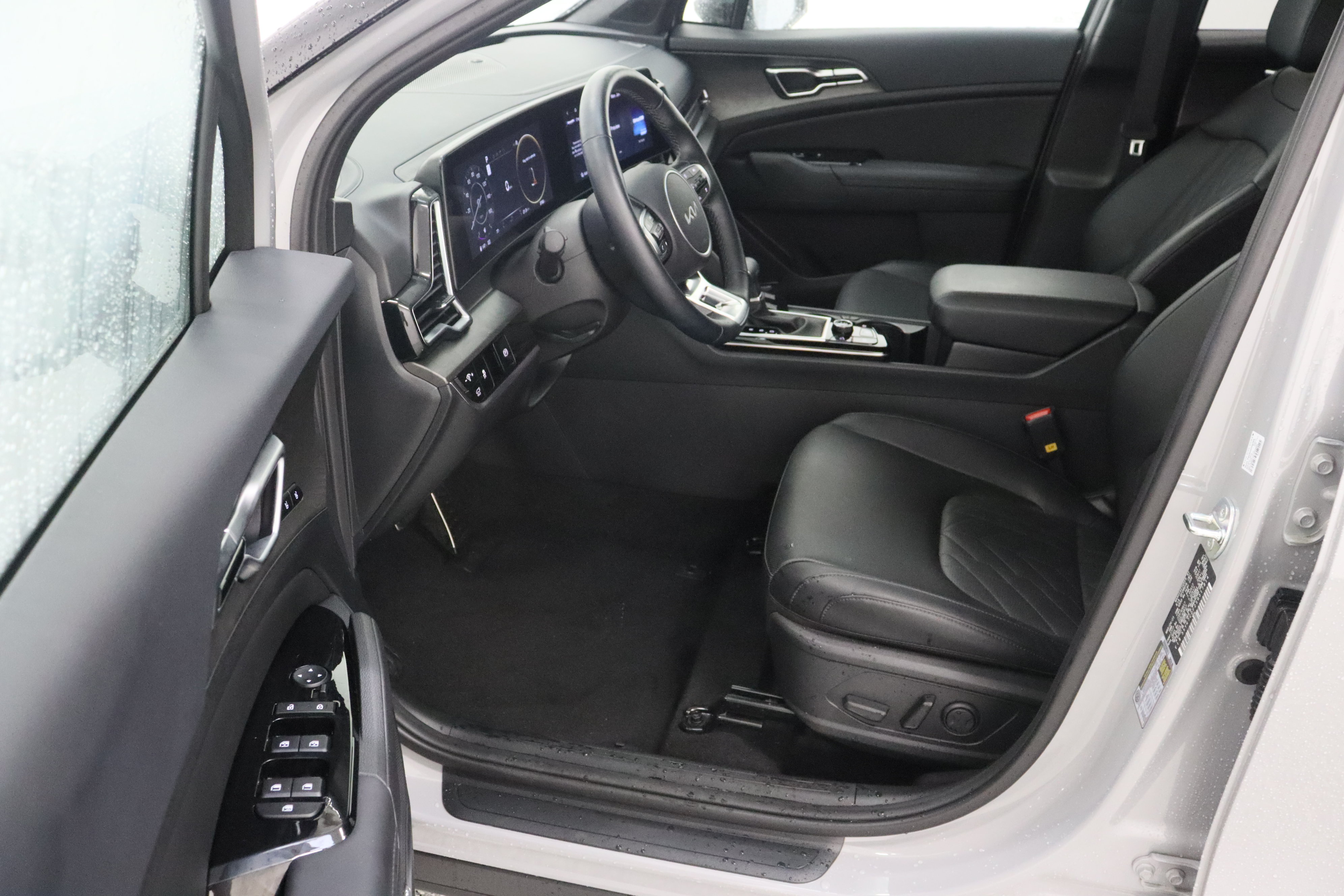 Used 2025 Kia Sportage X-Pro AWD/4WD image 14