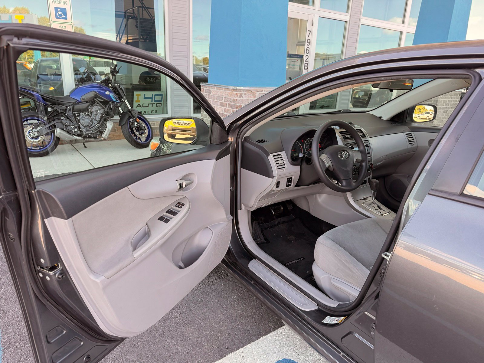 Used 2012 Toyota Corolla LE FWD image 12
