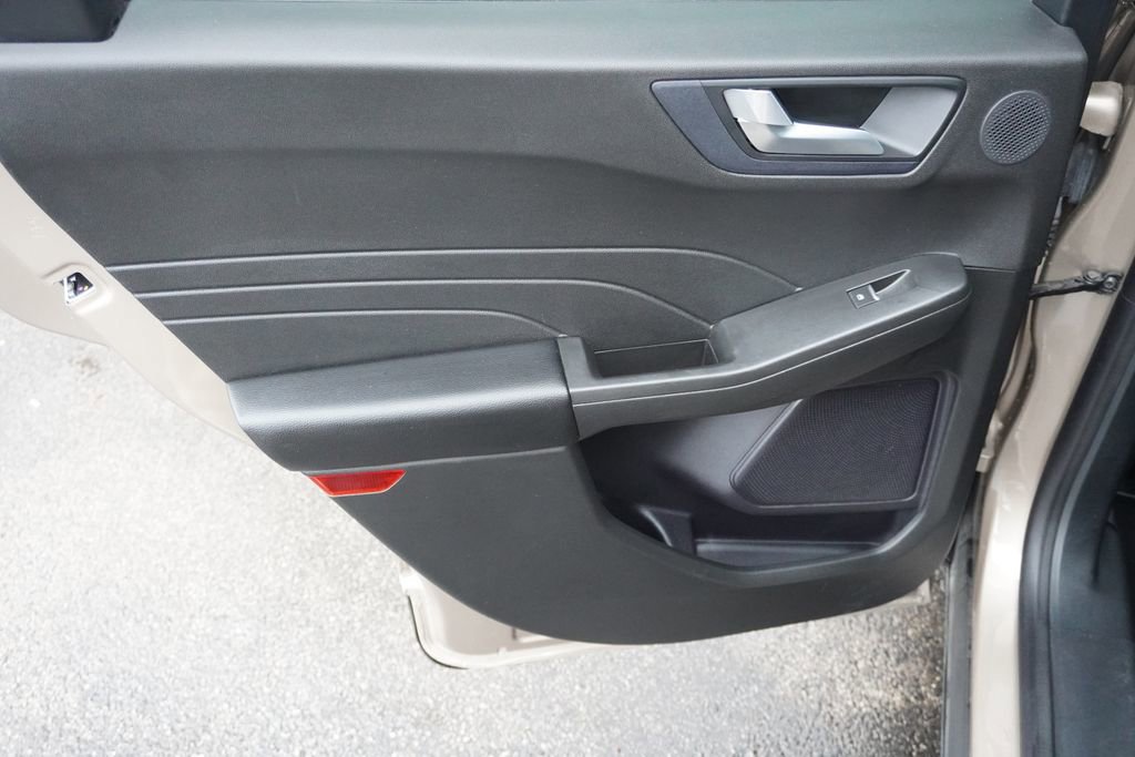 Used 2021 Ford Escape Titanium w/ Titanium Elite Package image 34