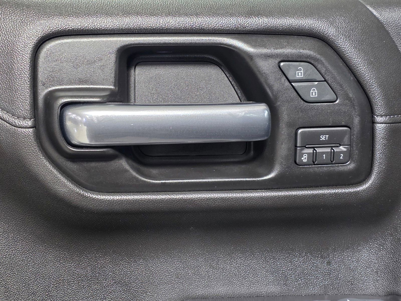 Used 2019 Chevrolet Silverado 1500 LTZ w/ LTZ Convenience Package AWD/4WD image 24