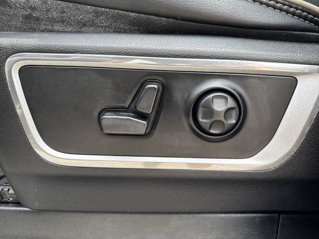 Used 2019 RAM 1500 Laramie AWD/4WD image 11