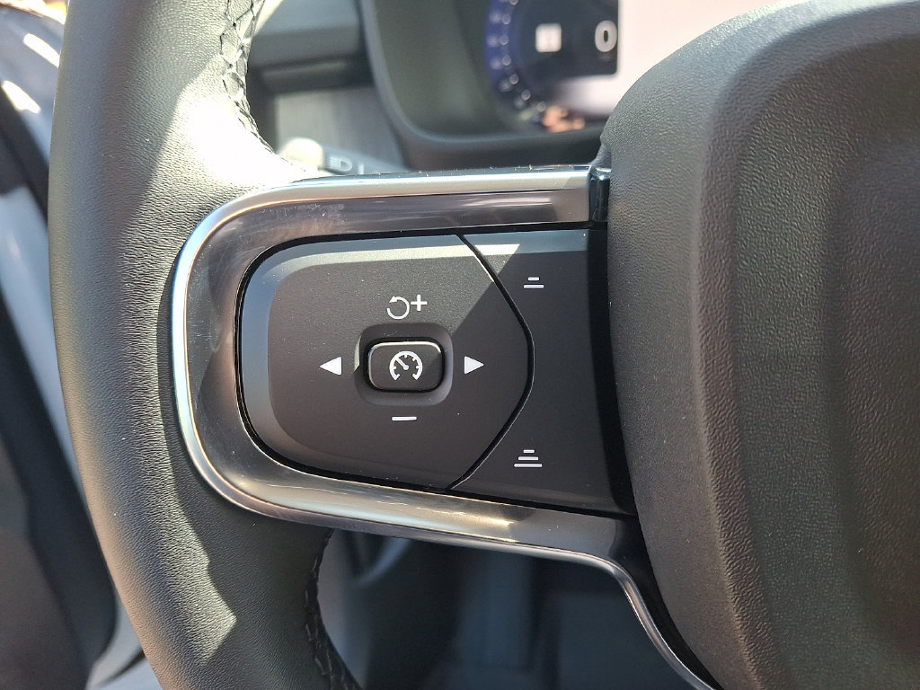 Certified 2024 Volvo XC40 B5 Plus w/ Protection Package Premier AWD/4WD image 20