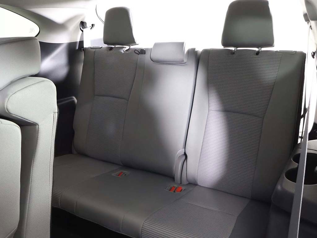 Used 2024 Toyota Highlander LE AWD/4WD image 35