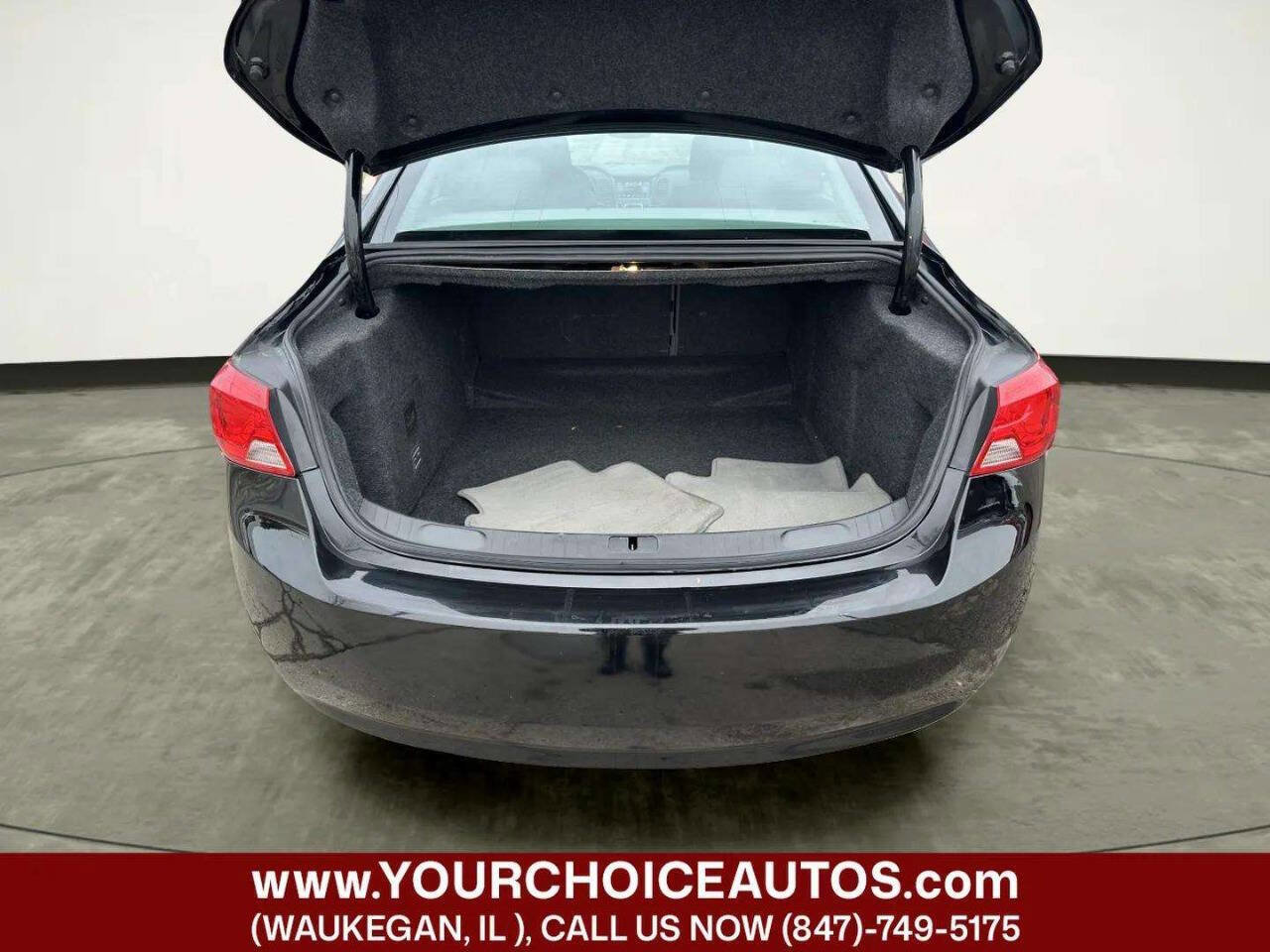 Used 2019 Chevrolet Impala LT FWD image 15