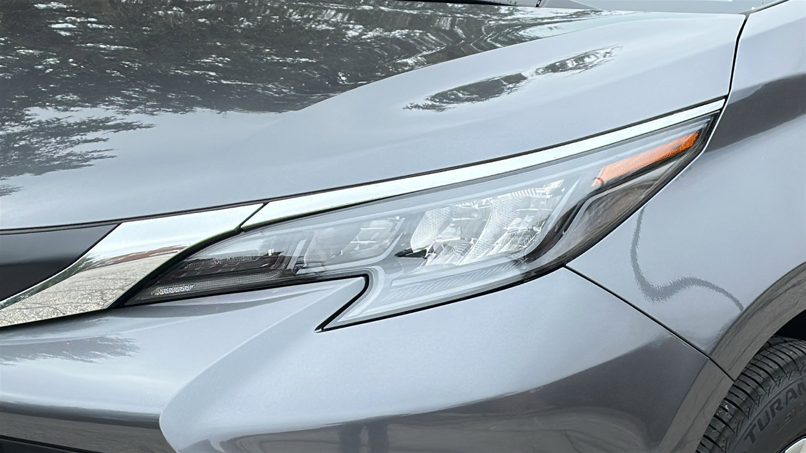 Used 2025 Toyota Sienna XLE w/ XLE Plus Package image 4