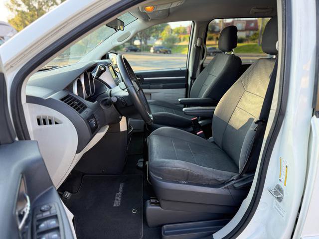 Used 2010 Dodge Grand Caravan Hero FWD image 14