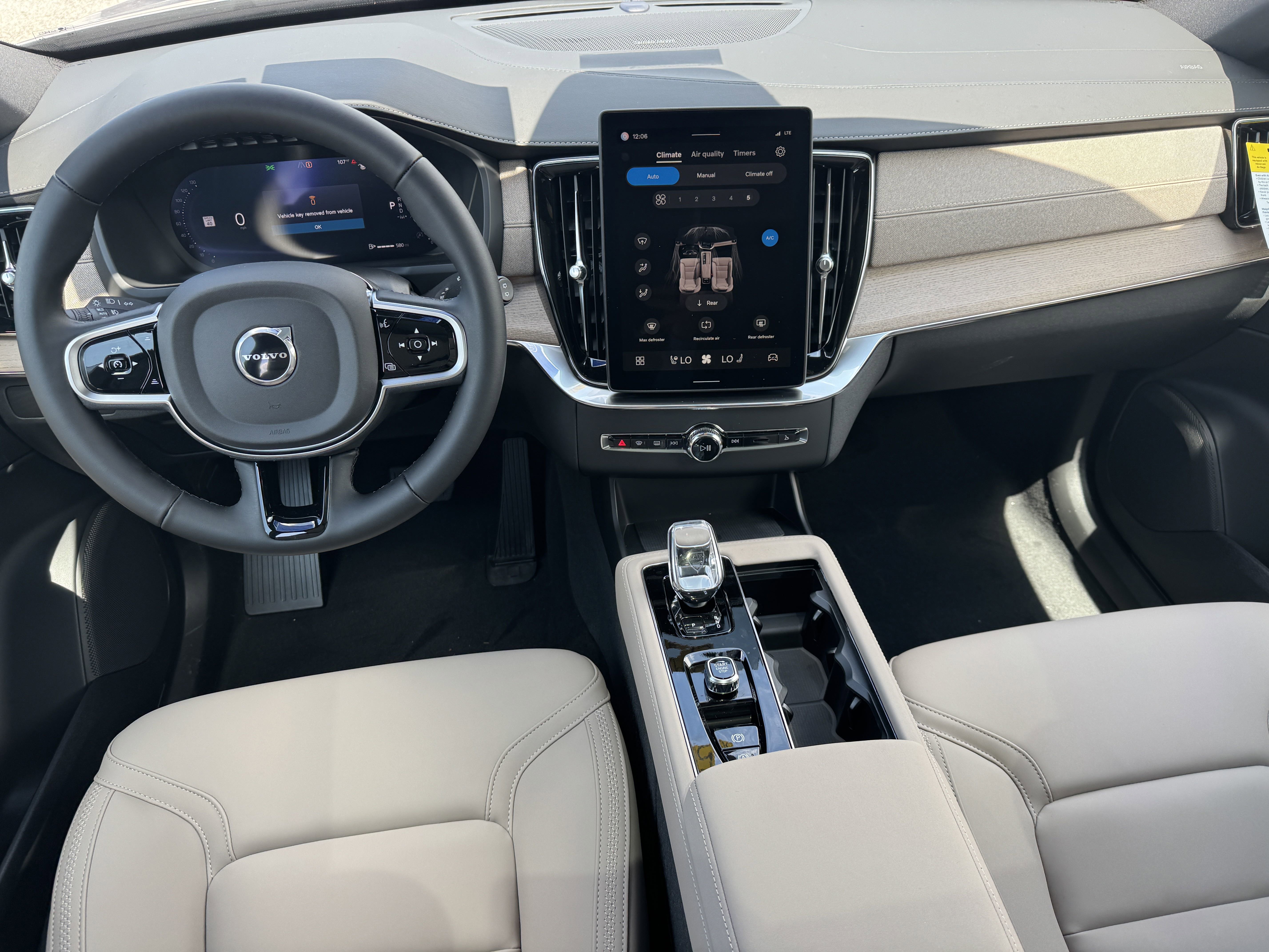 New 2026 Volvo XC90 B6 Plus image 13