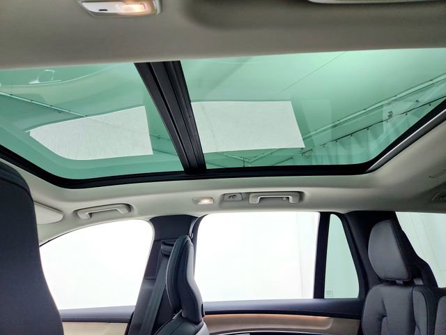 New 2026 Volvo XC90 T8 Plus w/ Protection Package Premier AWD/4WD image 18