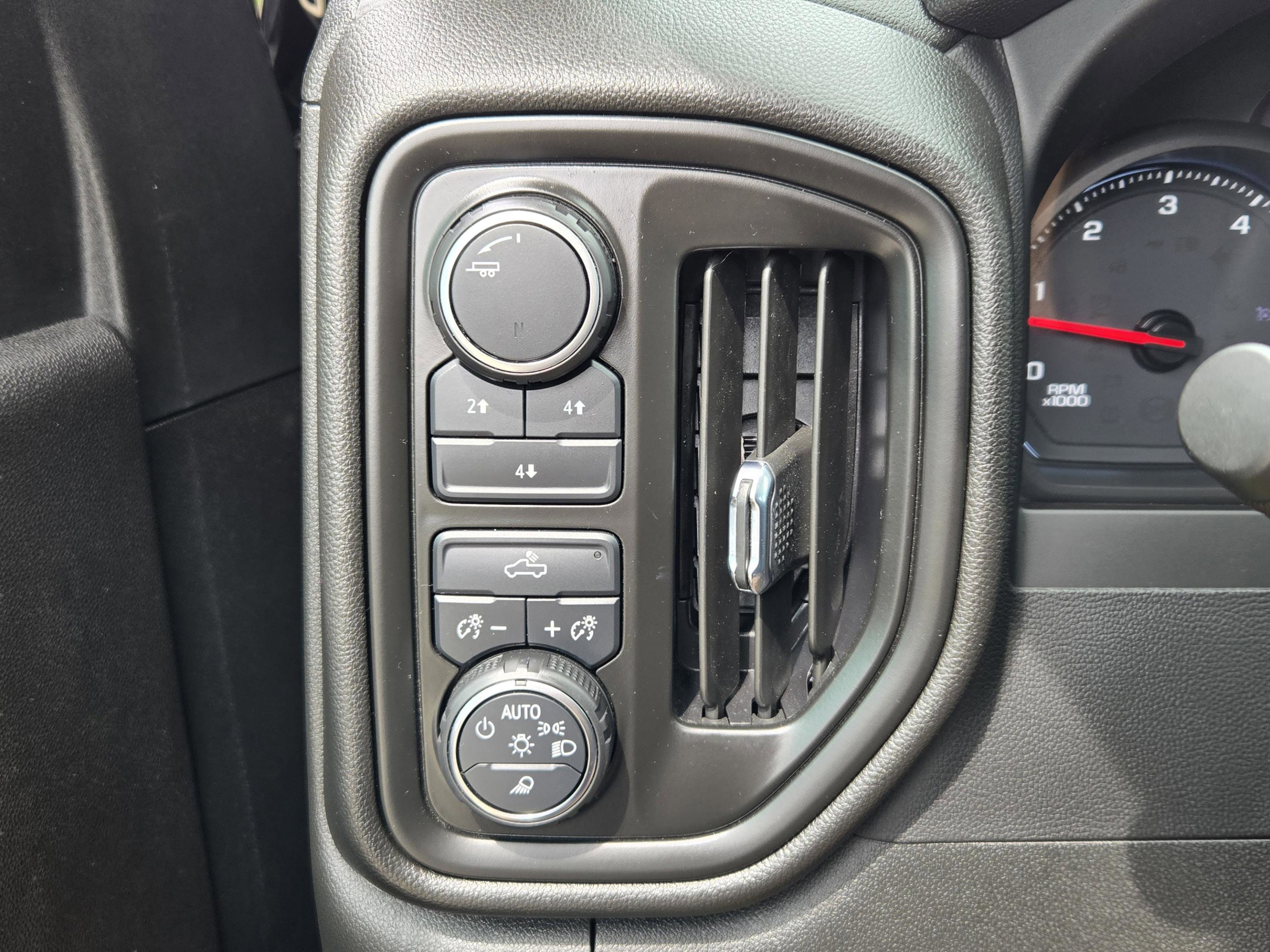 Used 2023 Chevrolet Silverado 2500 Custom w/ Custom Value Package image 18