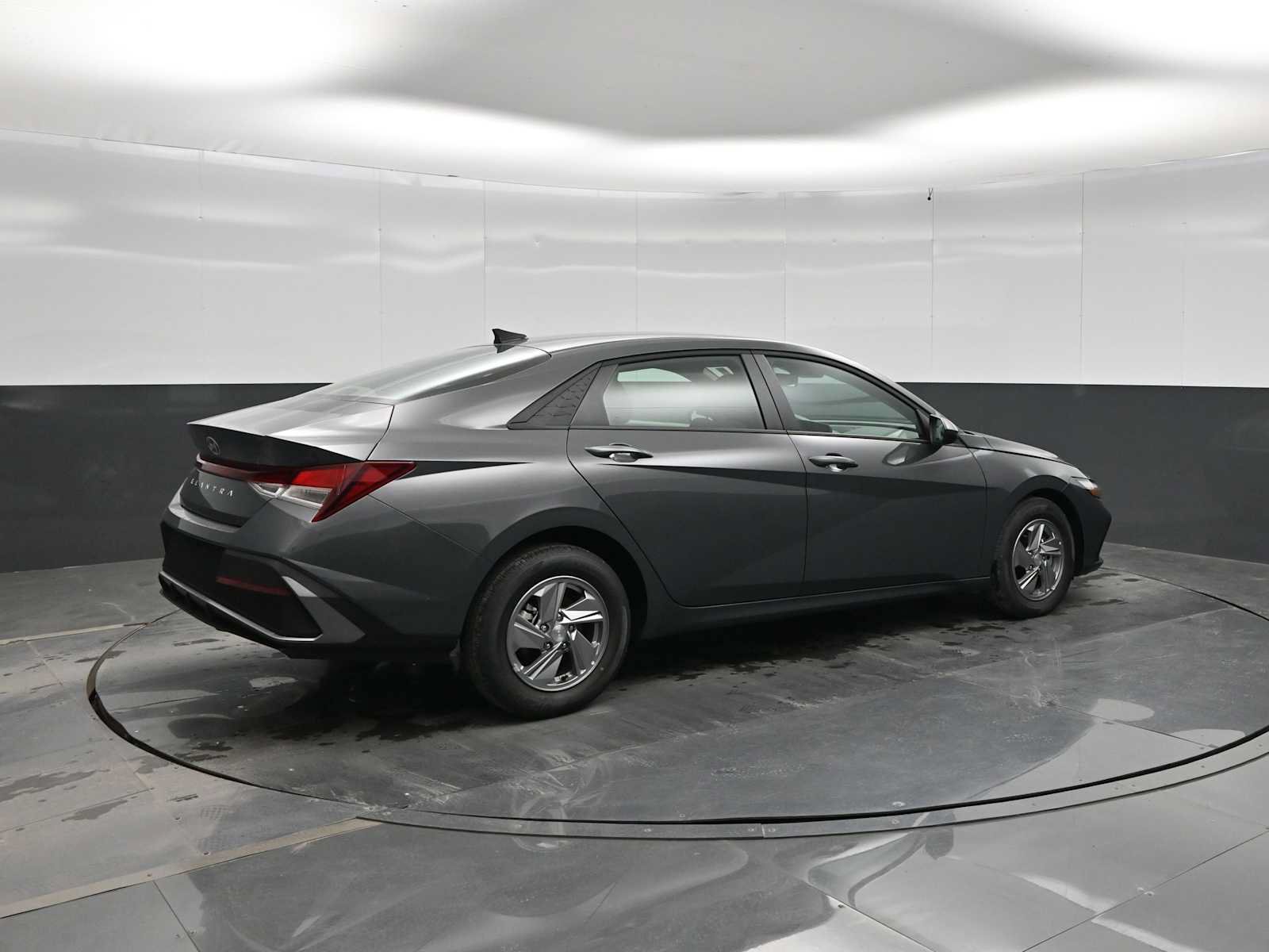 New 2026 Hyundai Elantra SE FWD image 8
