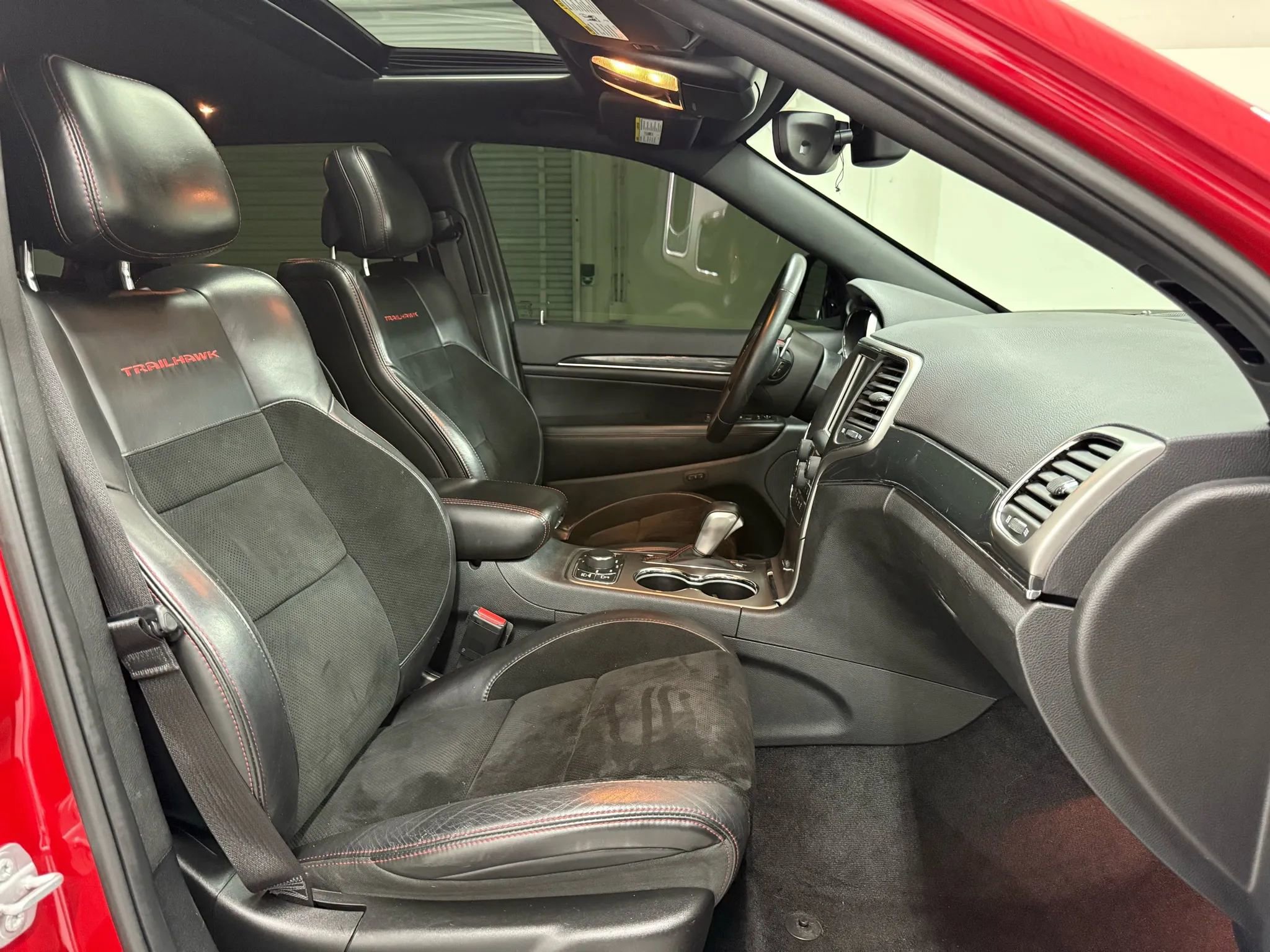Used 2017 Jeep Grand Cherokee Trailhawk AWD/4WD image 19