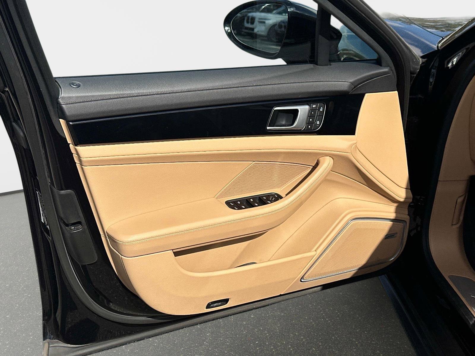 Used 2022 Porsche Panamera image 16