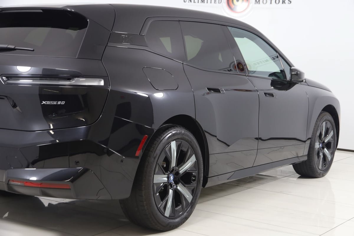 Used 2023 BMW iX xDrive50 w/ Sport Package AWD/4WD image 51