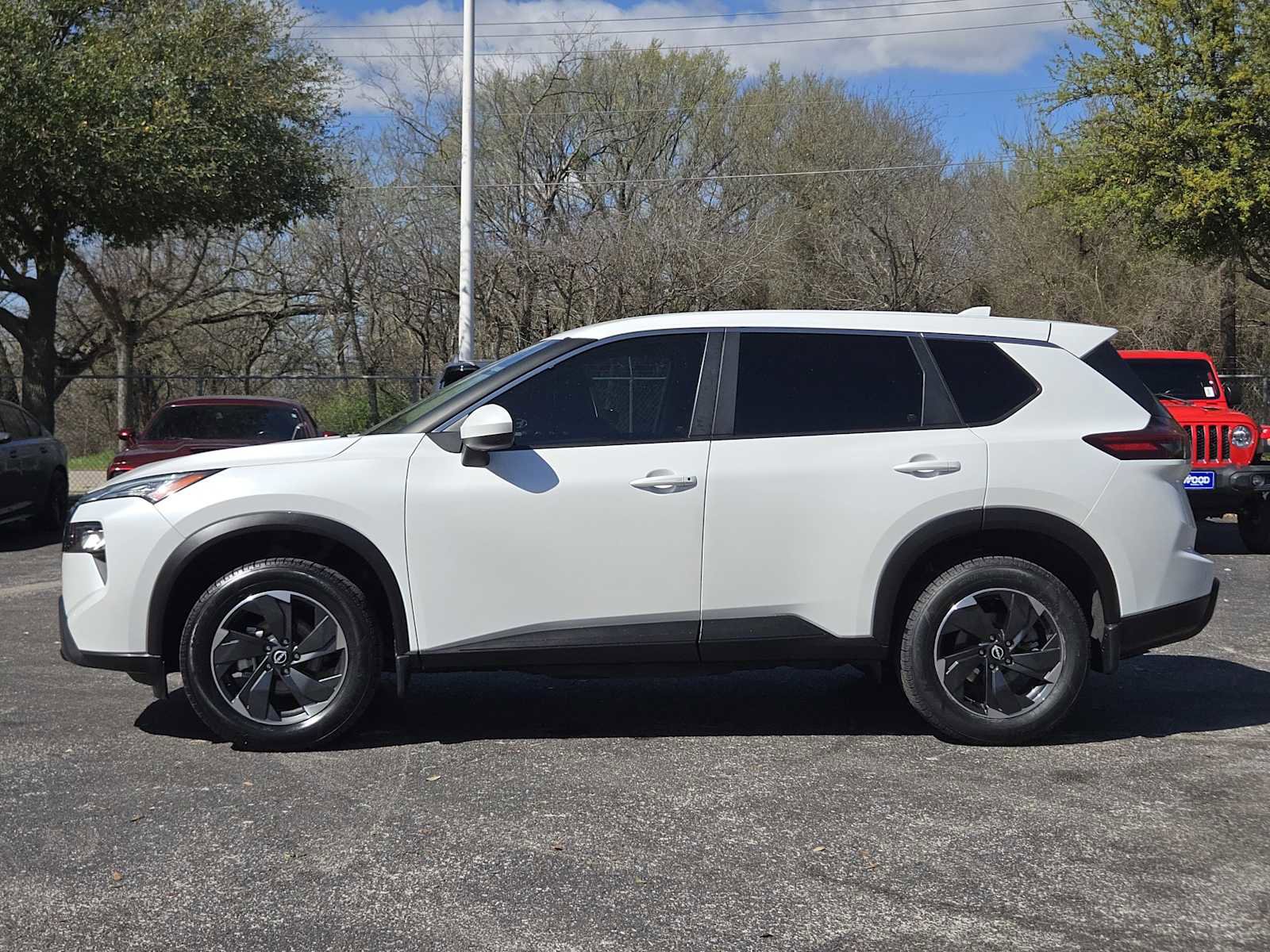 Used 2024 Nissan Rogue SV FWD image 5