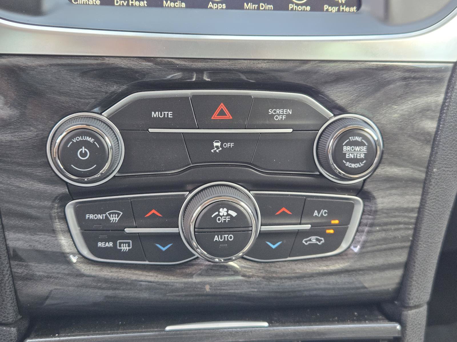 Used 2017 Chrysler 300 Limited RWD image 12