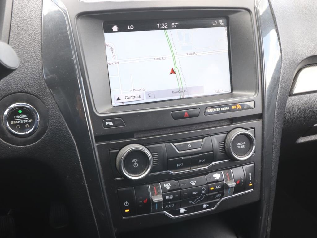 Used 2018 Ford Explorer XLT w/ Equipment Group 202A FWD image 18