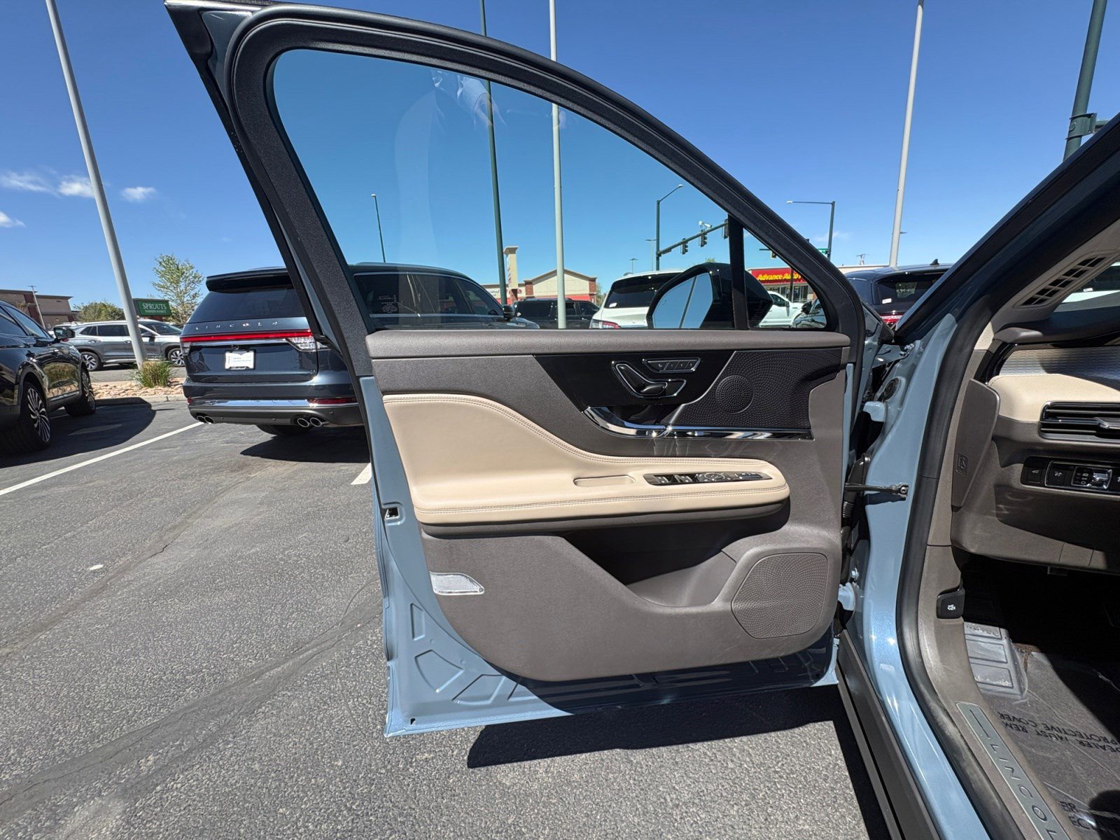 Used 2023 Lincoln Corsair AWD w/ Equipment Group 101A image 16