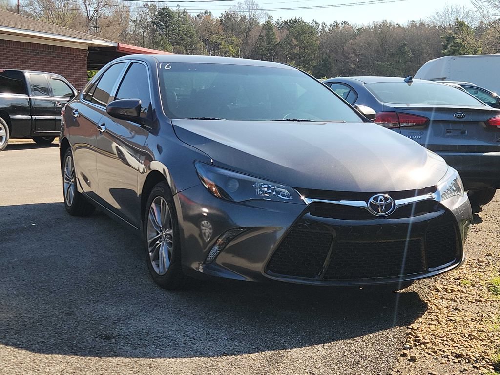 Used 2016 Toyota Camry SE FWD image 1