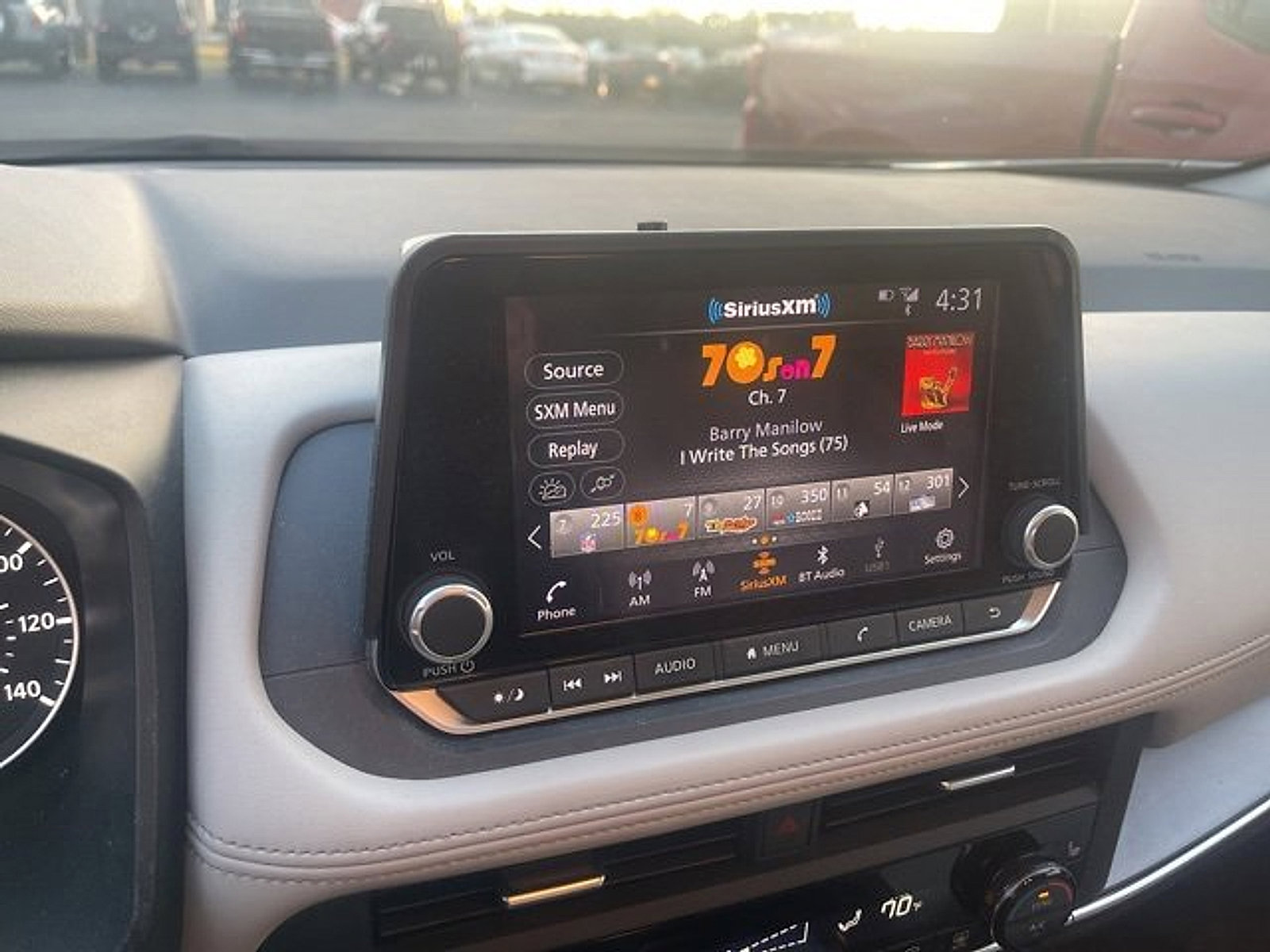 Used 2024 Nissan Rogue SV w/ SV Premium Package image 9