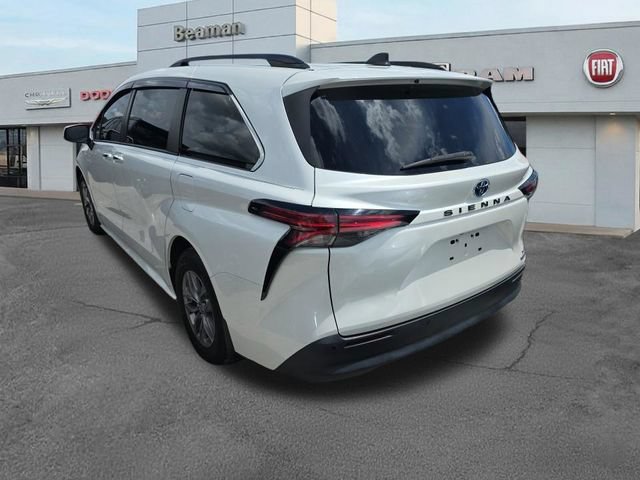 Used 2021 Toyota Sienna XLE FWD image 3