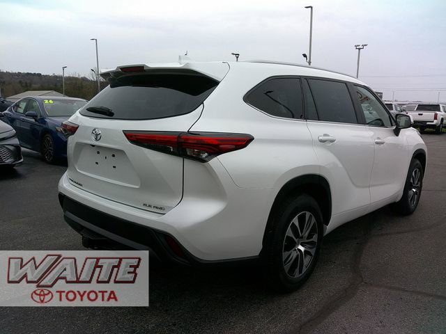 Used 2023 Toyota Highlander XLE image 2