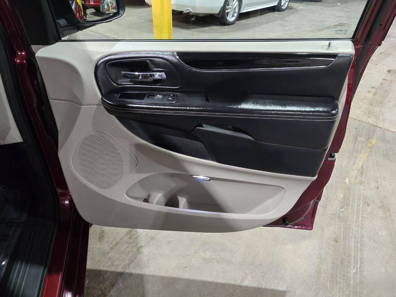 Used 2019 Dodge Grand Caravan SXT image 35