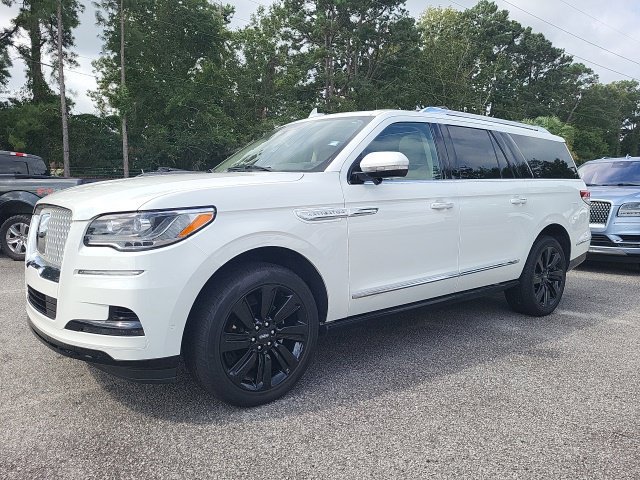 Used 2022 Lincoln Navigator L Reserve RWD image 4