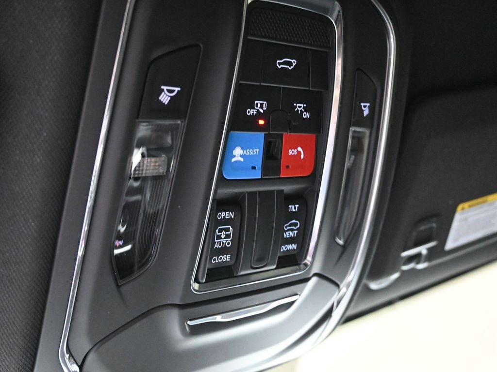 Used 2024 Jeep Grand Cherokee L Altitude image 22