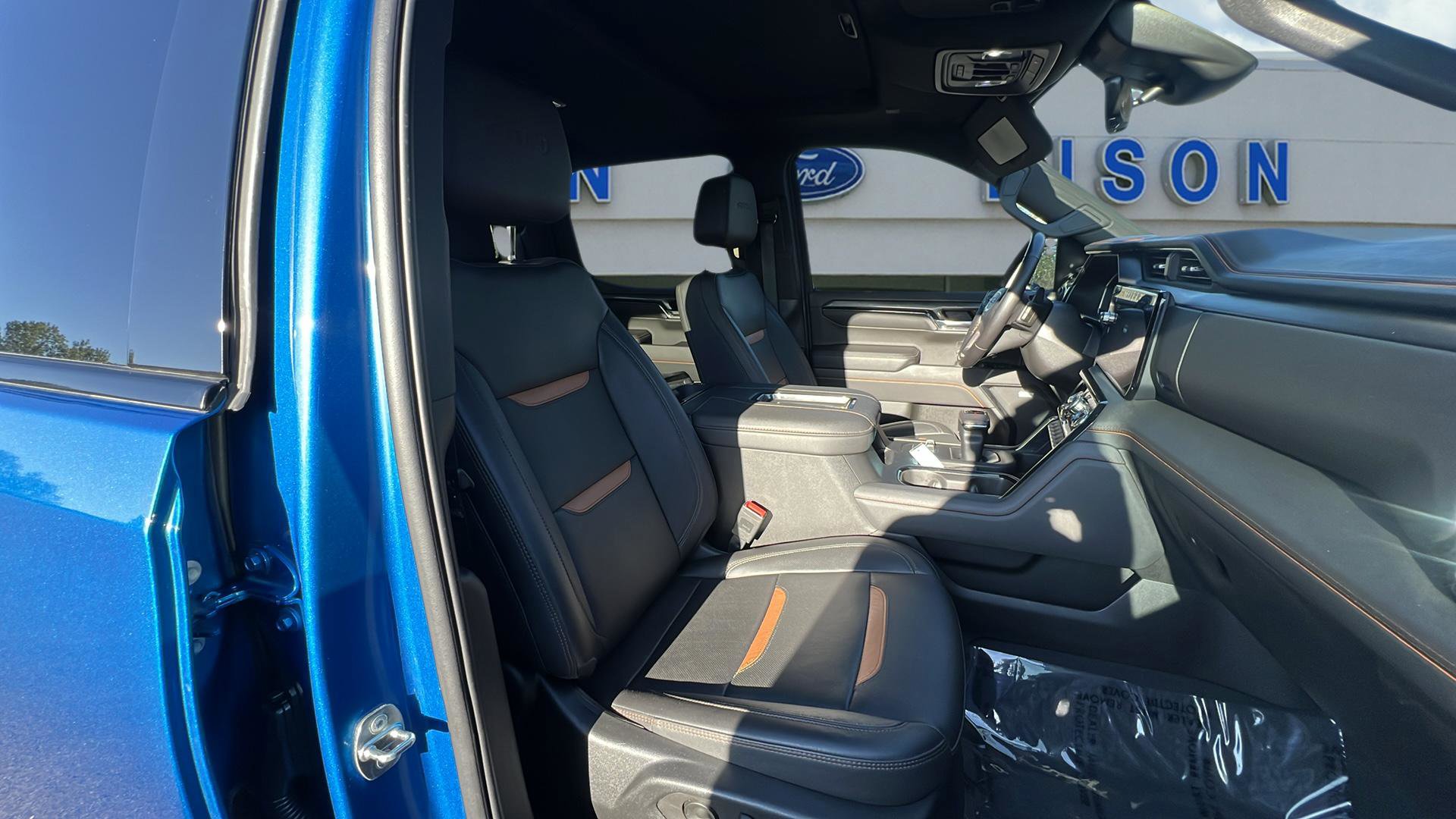 Used 2022 GMC Sierra 1500 AT4 w/ Technology Package image 10