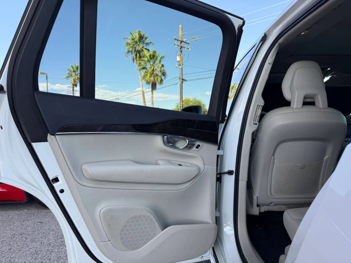 Used 2018 Volvo XC90 T6 Momentum w/ Convenience Package AWD/4WD image 35