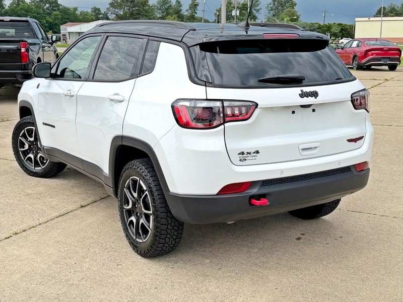 Used 2025 Jeep Compass Trailhawk AWD/4WD image 5