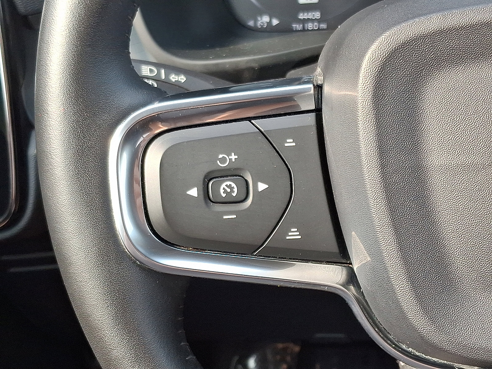 Used 2019 Volvo XC40 T5 Momentum image 22