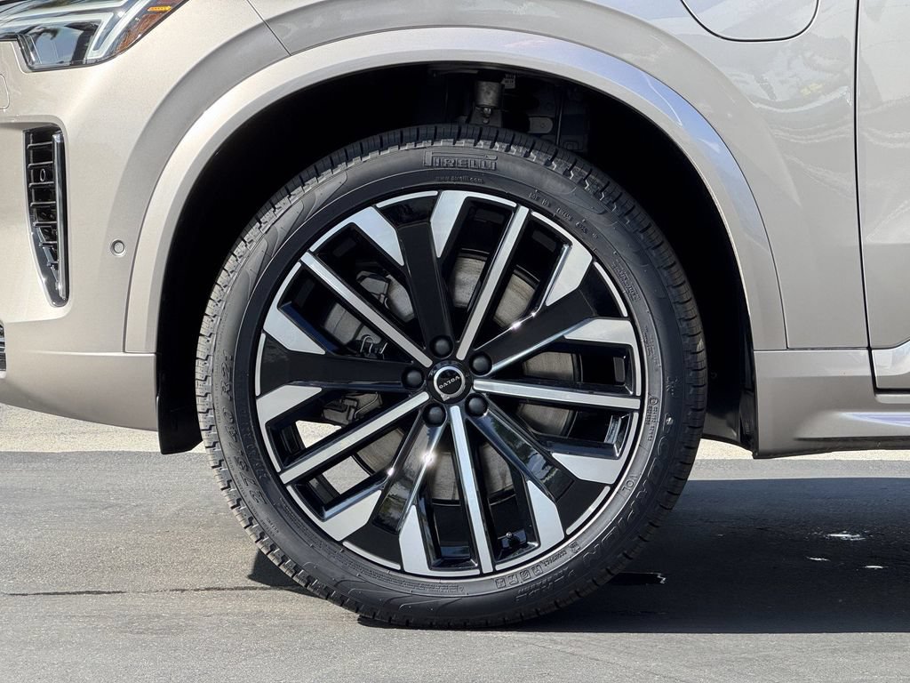 New 2026 Volvo XC90 T8 Plus AWD/4WD image 26