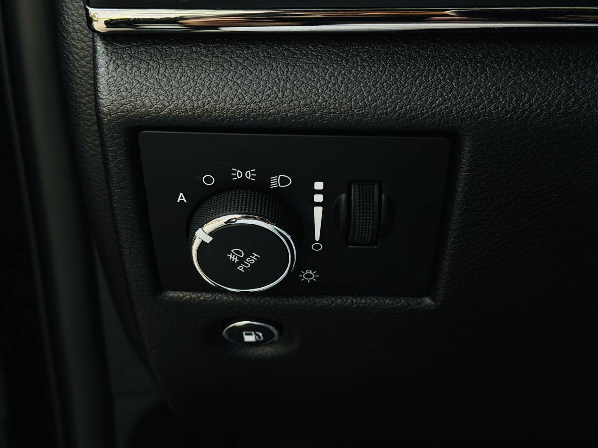 Used 2021 Jeep Grand Cherokee High Altitude AWD/4WD image 23