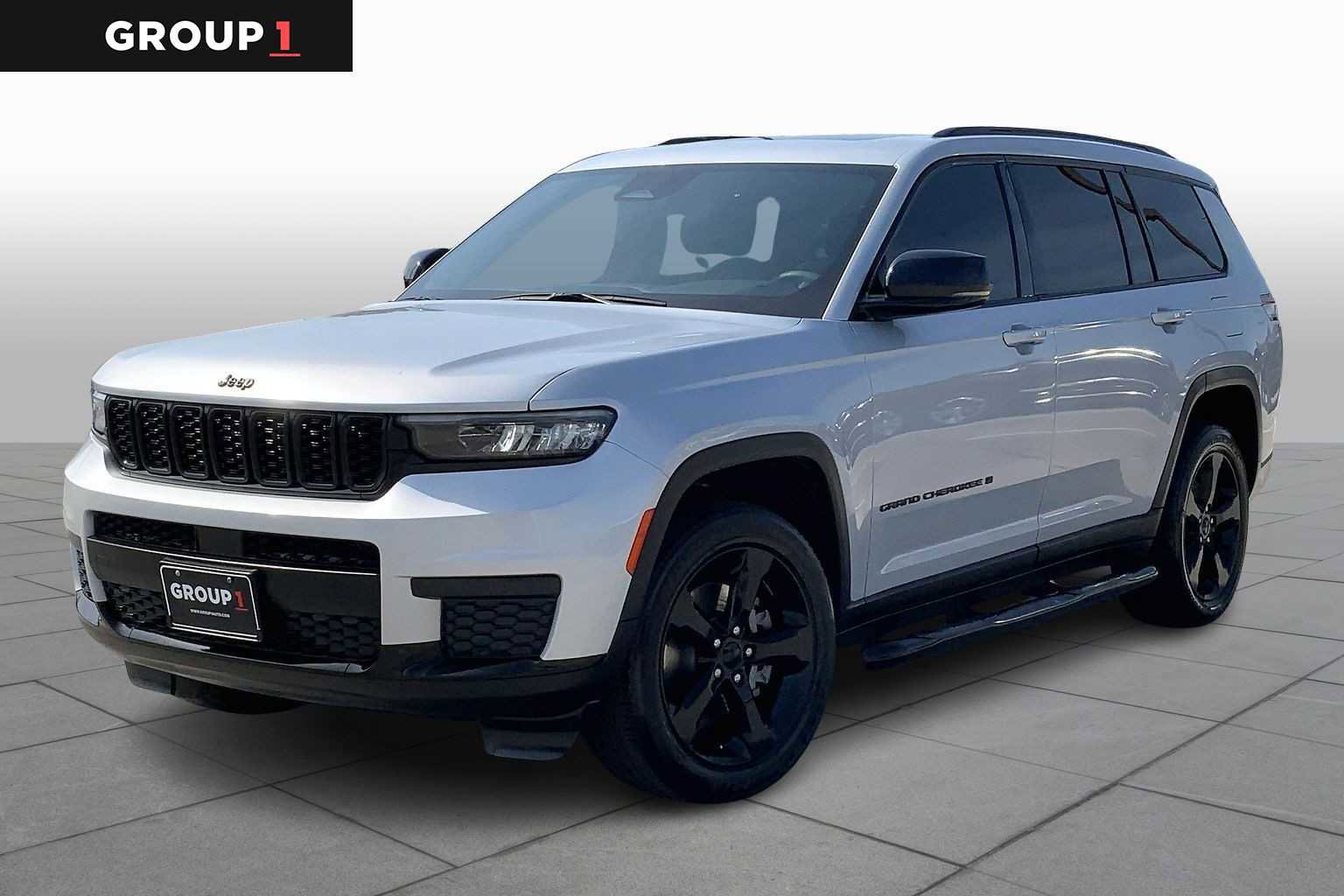Used 2023 Jeep Grand Cherokee L Laredo image 1