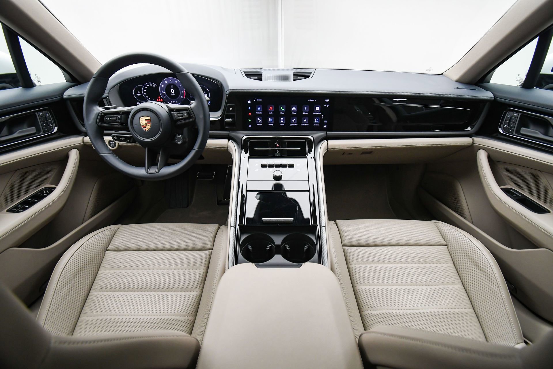 Used 2025 Porsche Panamera 4 image 13