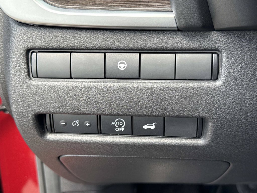 Used 2024 Nissan Rogue Platinum FWD image 44
