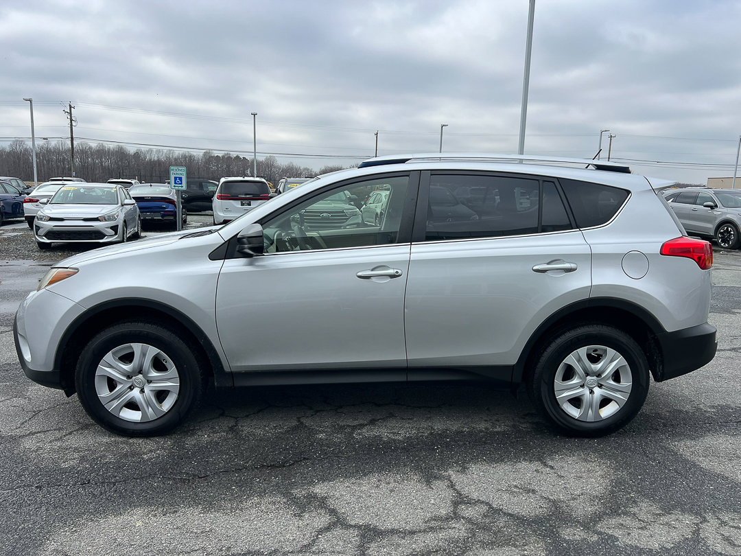 Used 2013 Toyota RAV4 LE image 2